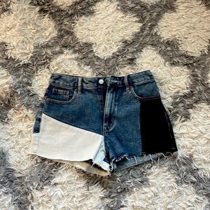 Color patched Jean shorts
